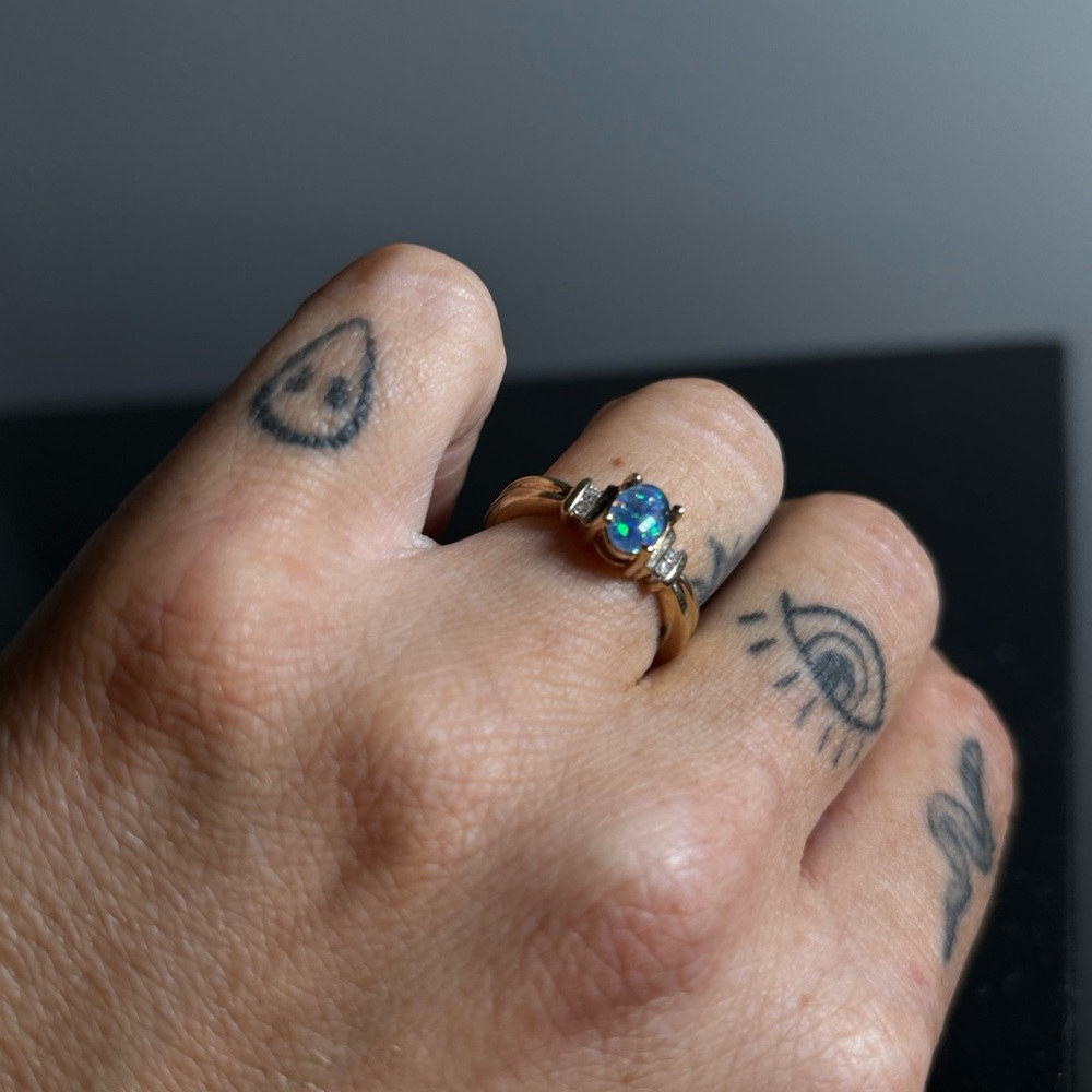 Dazzling Opal Gold Ring - Picture 3 of 7